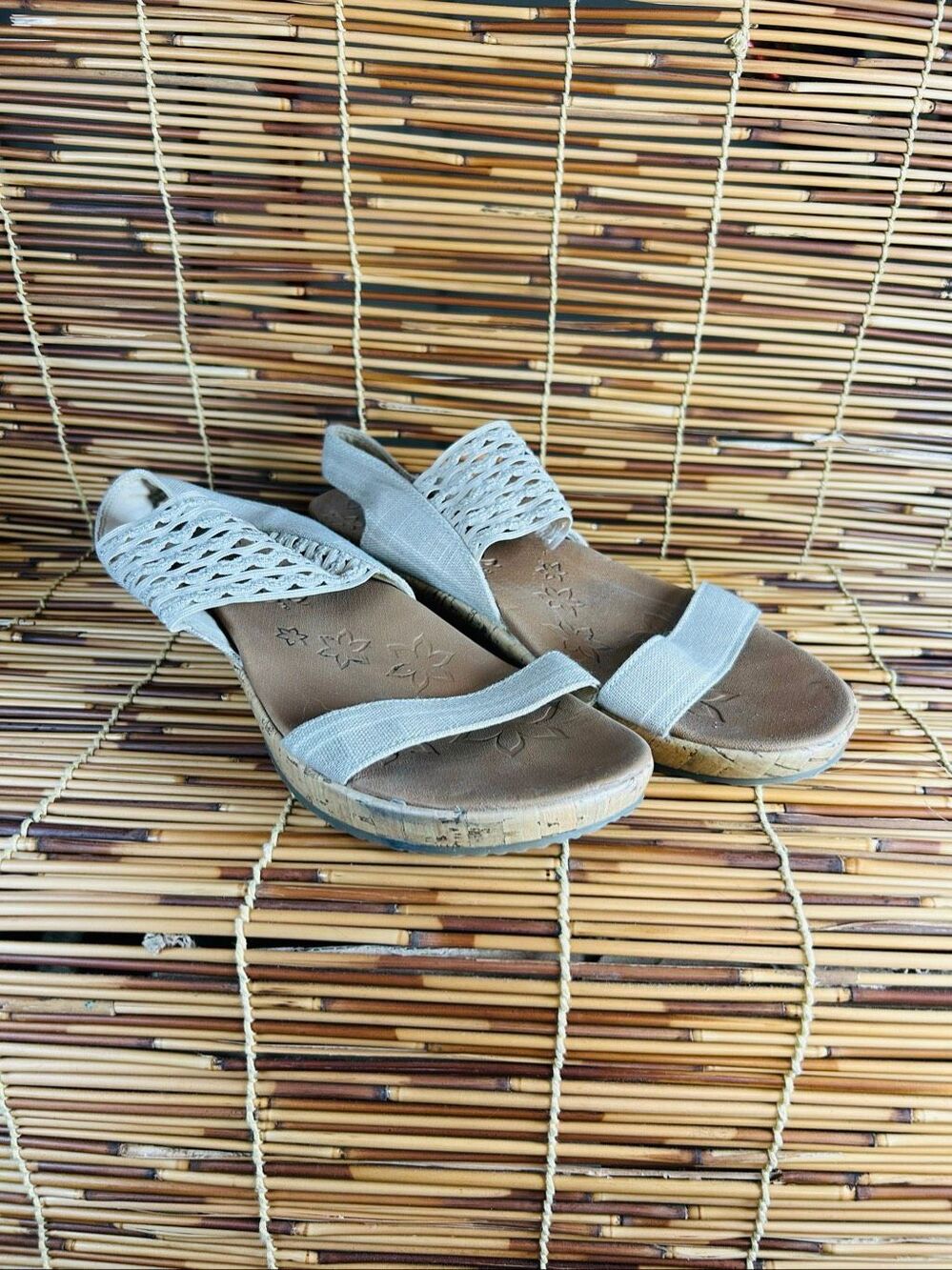 Skechers Size 8 Stretch Sandals Ivory Cream Wedge